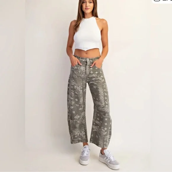 Eesome Boho Bandana Barrel Jeans Olive Paisley Pants - Picture 1 of 4